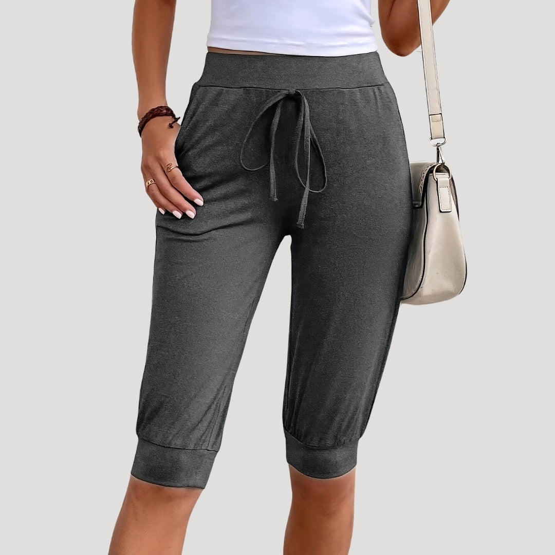Aura - Lässige Capri-Jogginghose mit Kordelzug und Taschen