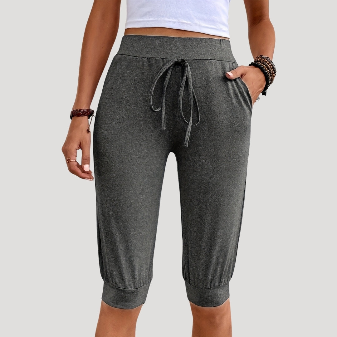 Aura - Lässige Capri-Jogginghose mit Kordelzug und Taschen