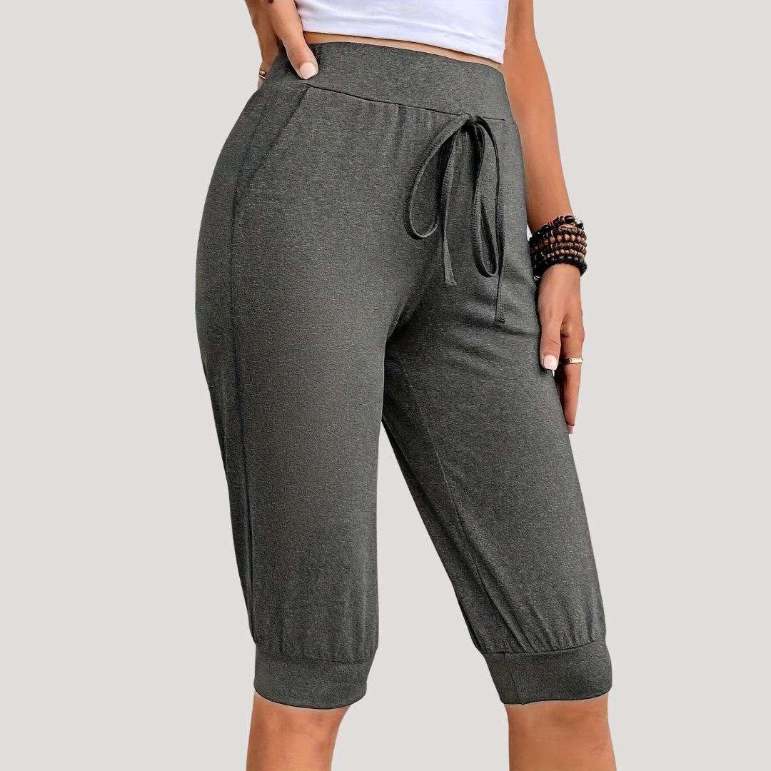 Aura - Lässige Capri-Jogginghose mit Kordelzug und Taschen