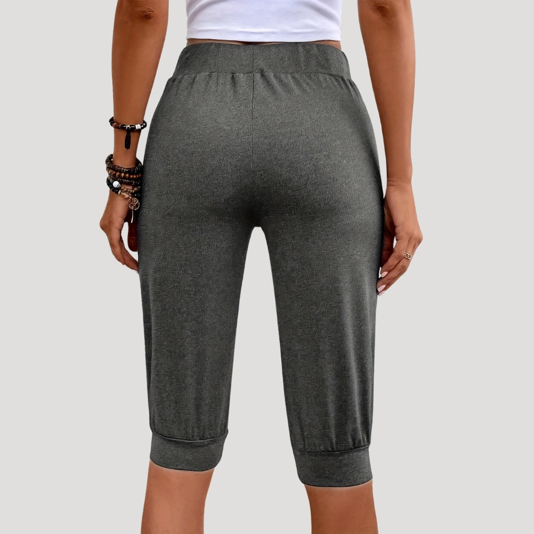 Aura - Lässige Capri-Jogginghose mit Kordelzug und Taschen