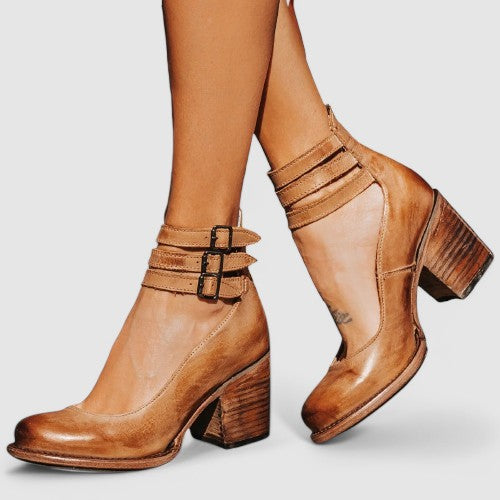 ANNELI - Elegante Knöchelstiefel mit Riemendetail